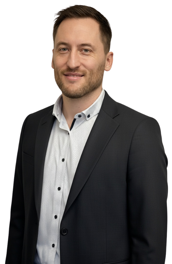 Portrait von Matthias Ebenbeck. Immobilienmakler und Hausverwalter im Landkreis Straubing-Bogen, Regensburg, Deggendorf und Cham.